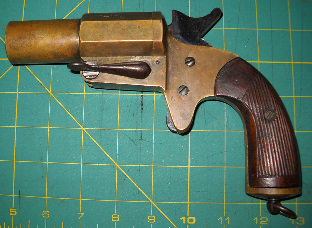 Mk IV Very pistol, left side, half-cocked